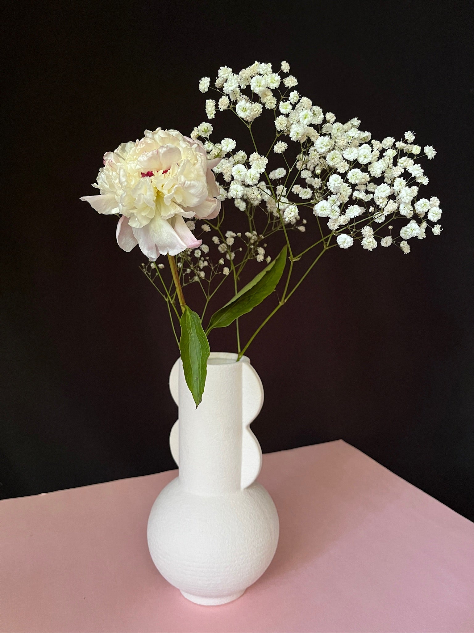 Vase for flowers. Art Bouquet flower shop in Montreal. Beautiful flowers and gifts