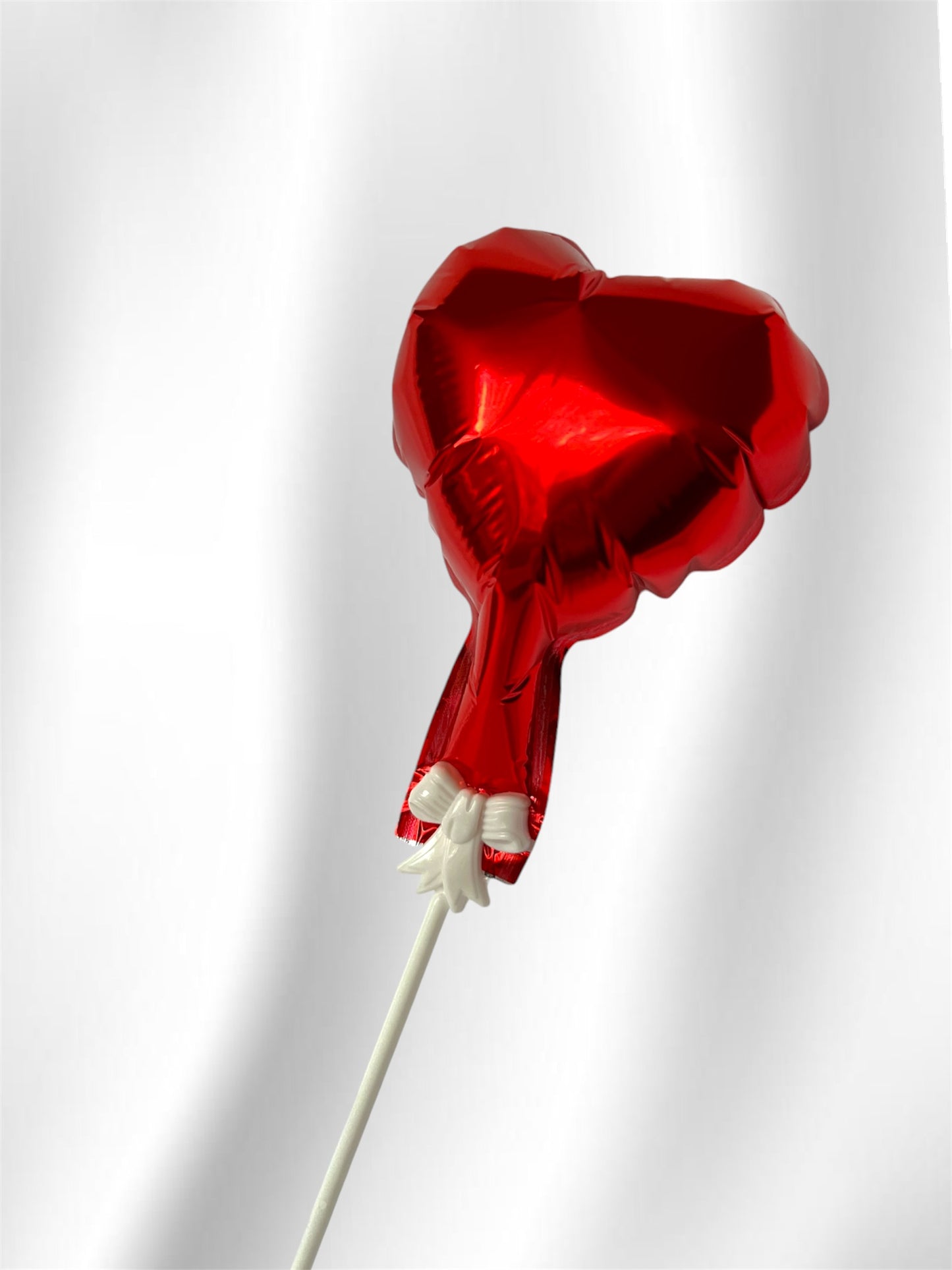 Globo con forma de corazón rojo