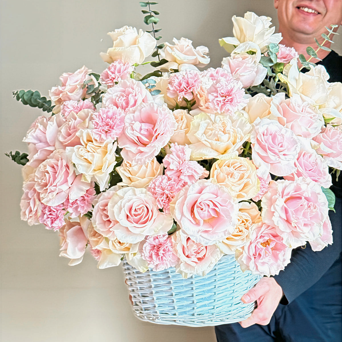 Grand Rose Basket detail — lush pink roses and greenery basket arrangement, Art Bouquet Montreal