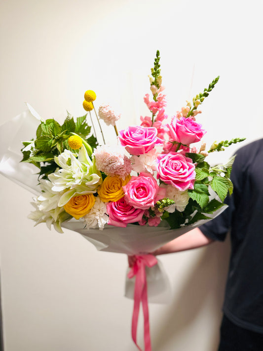 same day delivery flower Bouquet montreal roses lily yellow pink fleurs livraison best flowers art bouquet ile des soeurs nuns' island westmount griffintown
