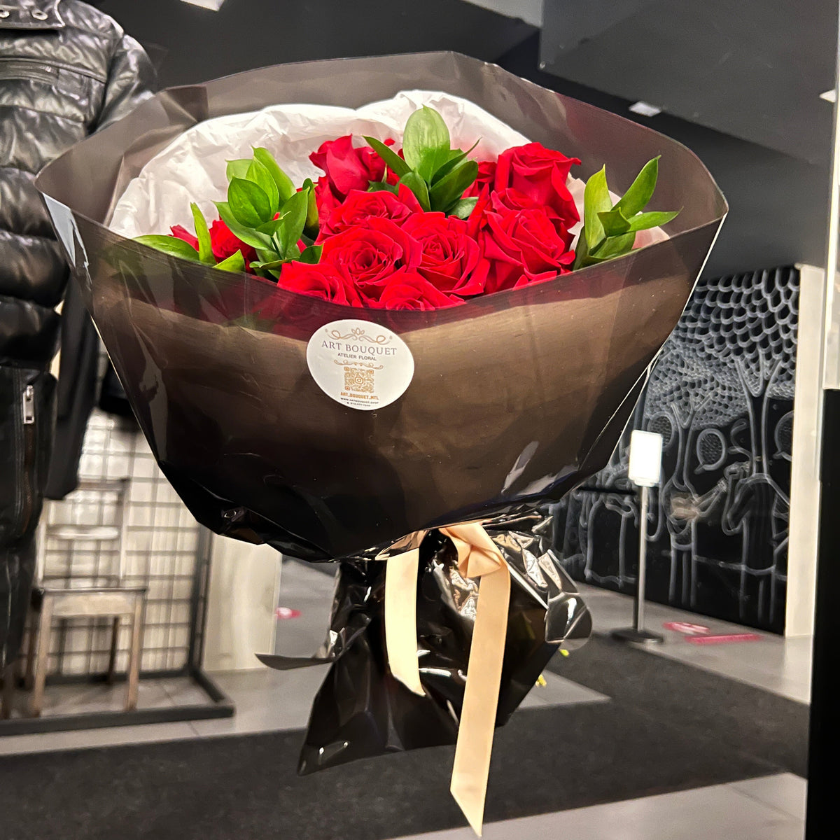 Luxury red rose gift — same-day flower delivery Montreal Verdun Westmount