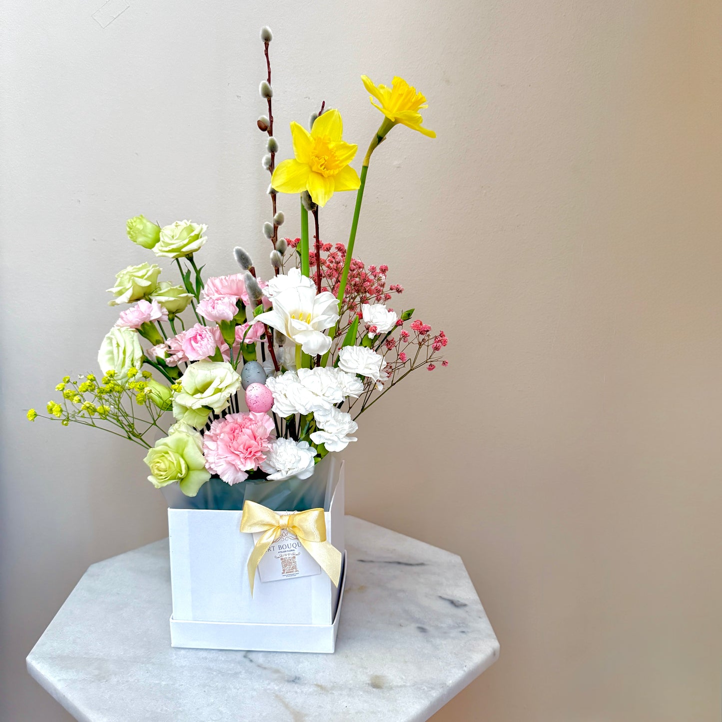 paque easter arrangement bouquet flower fleur delivery livraison ontreal bright spring florist fleuriste local montreal florist near me Nuns island ile des soeurs westmount brossard old port downtown daffodil tulip lisianthus eggd pussy willow ŃĐČĐ”ŃŃ