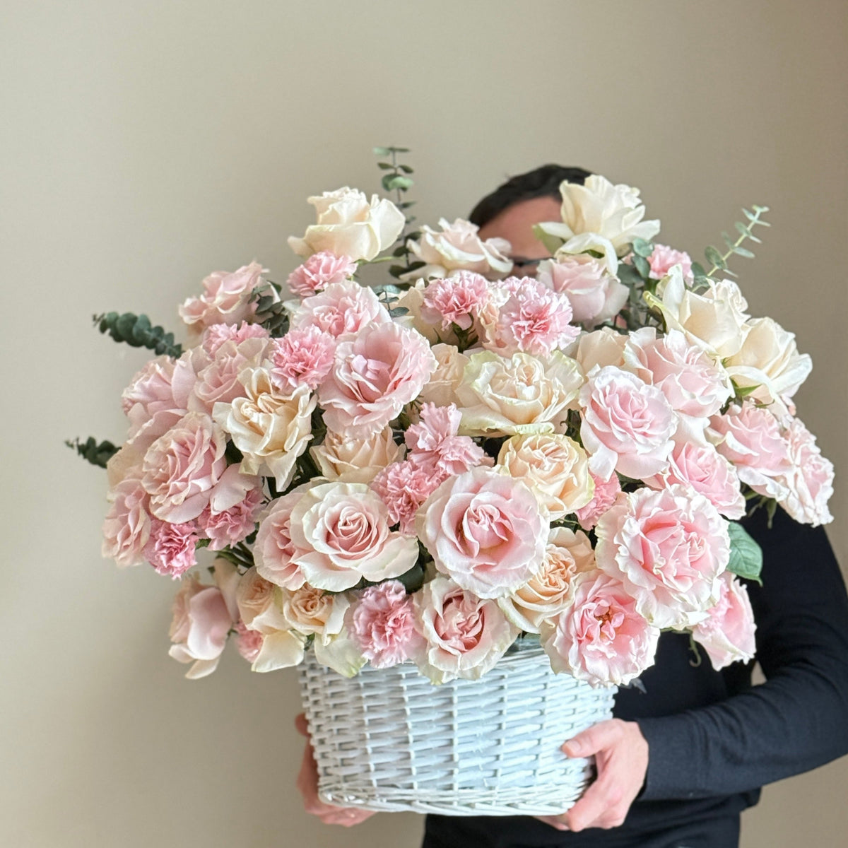 GRAND ROSE BASKET — 100 premium pink and white roses in large basket, luxury delivery Montreal