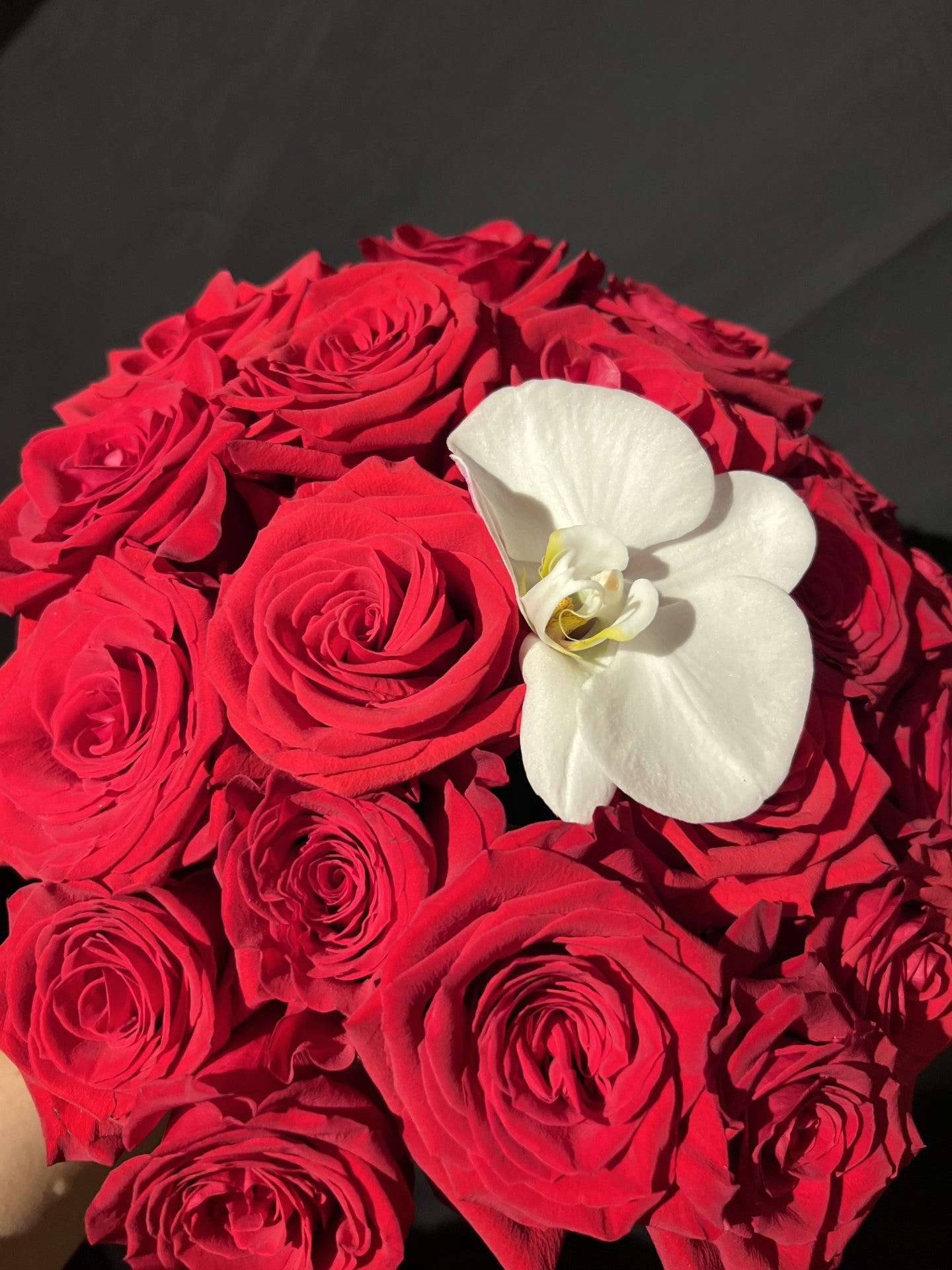 INOUBLIABLE - Bouquet de Roses et d'Orchidées