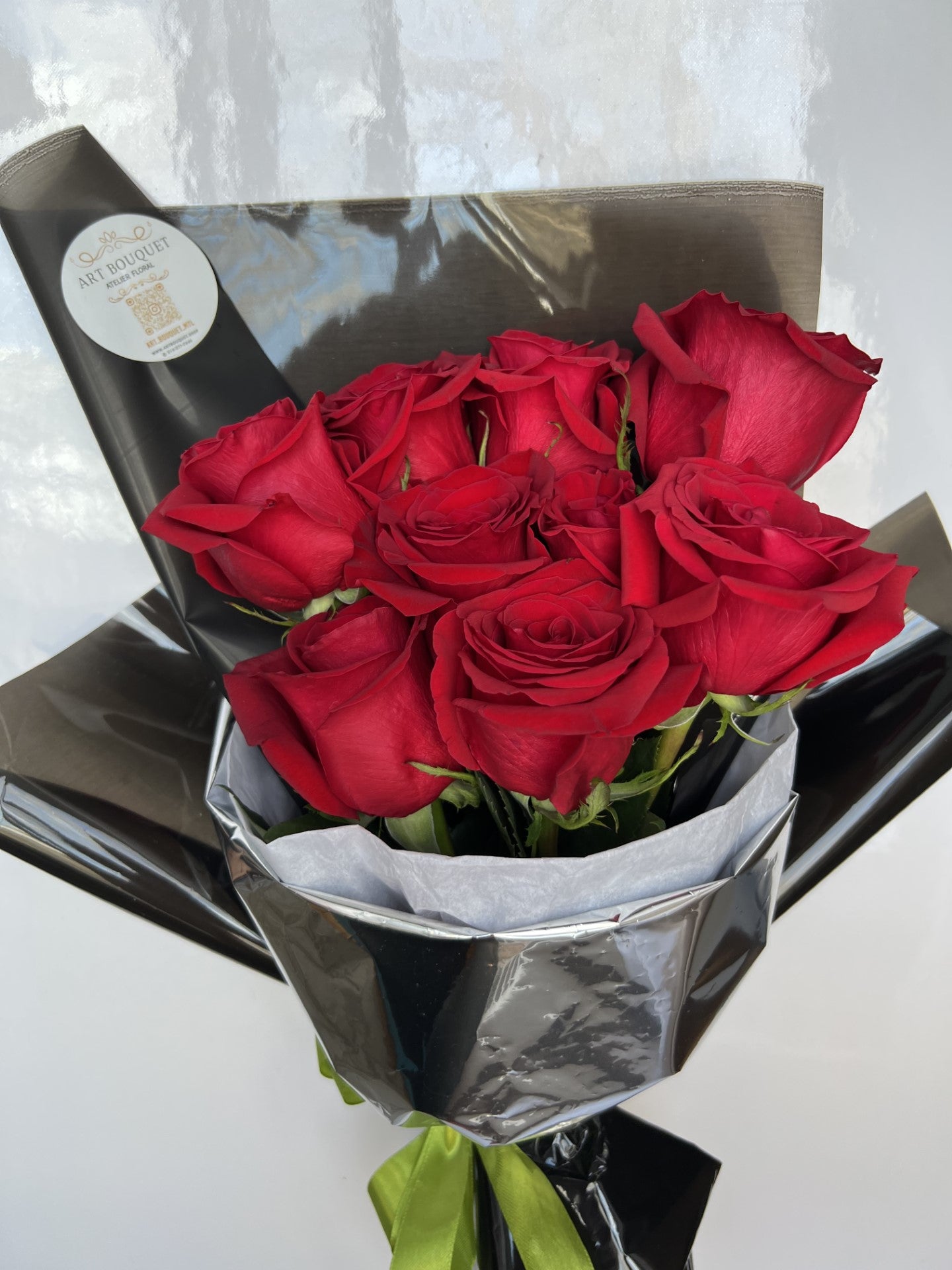 Red rose bouquet in black luxury wrapping — same-day flower delivery Montreal