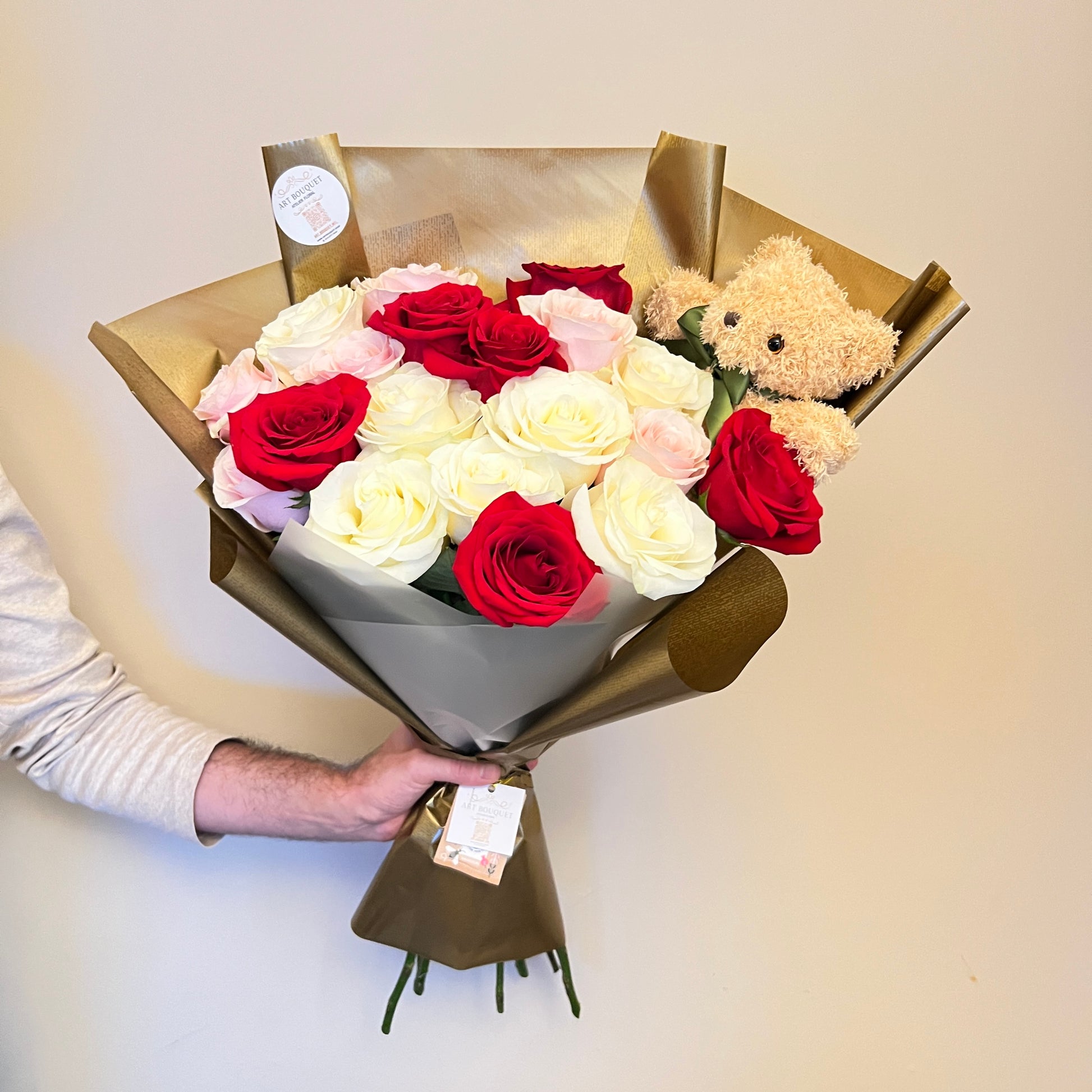 flowers fleurs bouquet teddy bear golden luxury graduation perfect gift gold red white pink roses florist fleuriste design flower shop