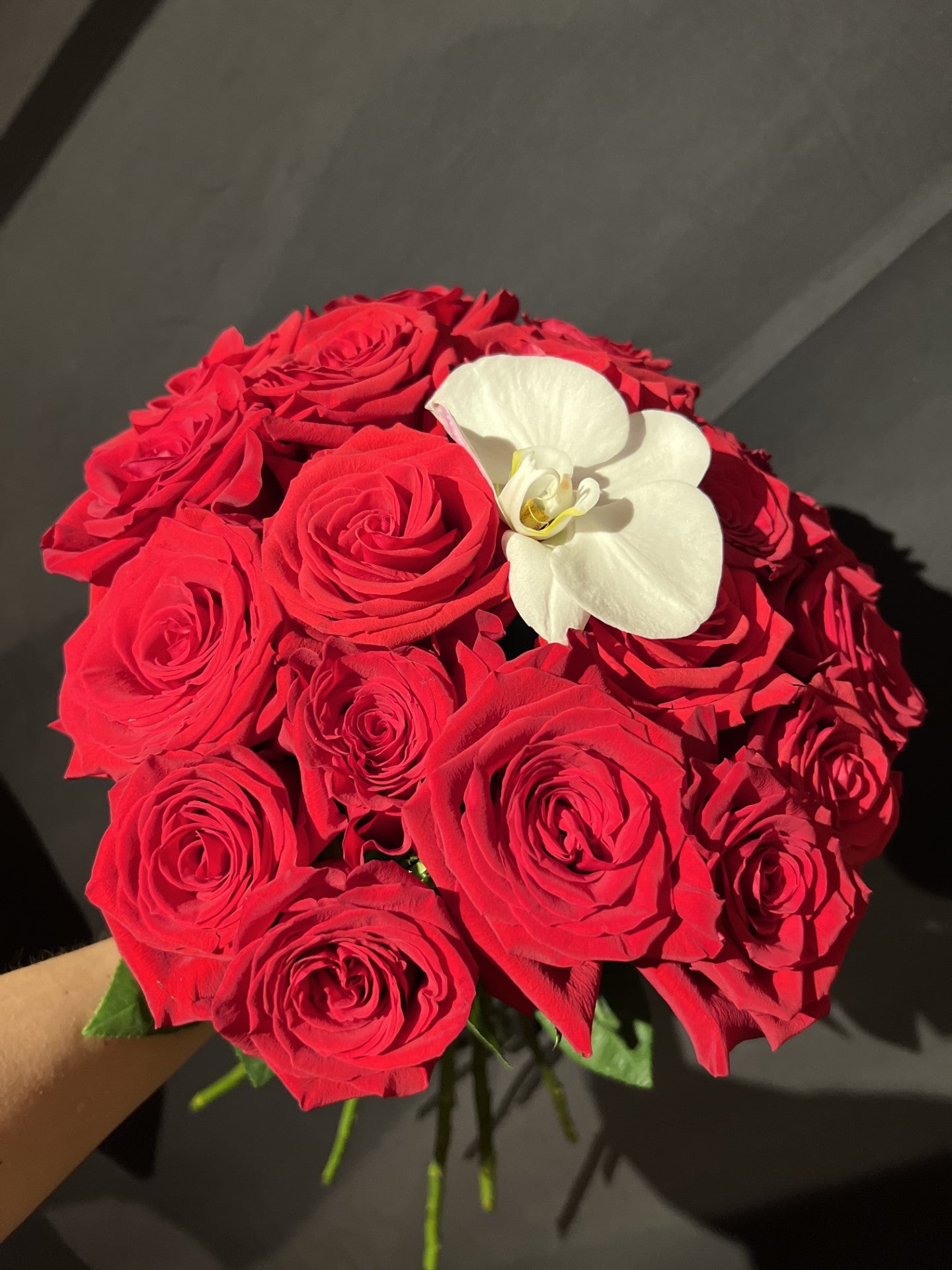 INOUBLIABLE - Bouquet de Roses et d'Orchidées