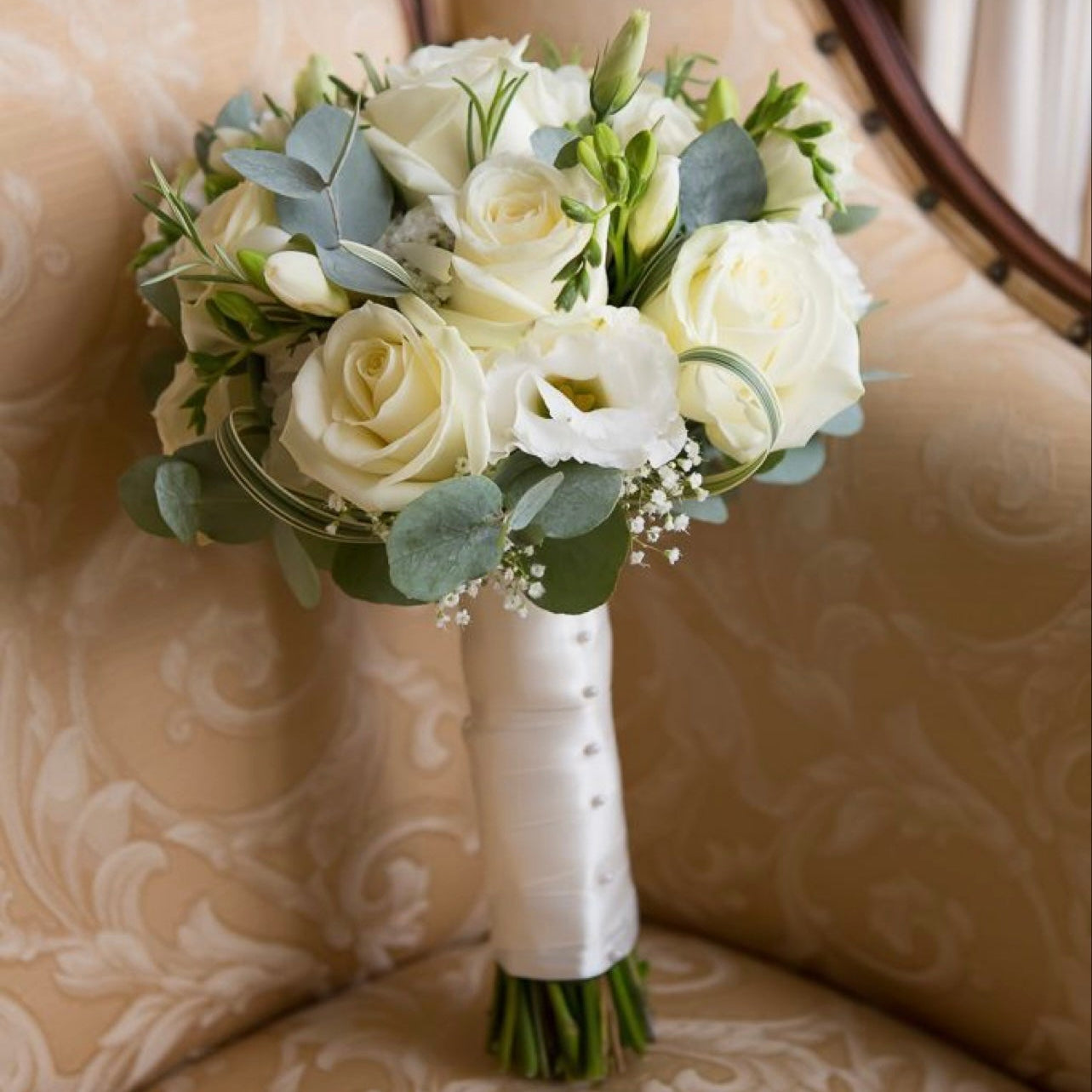 White Bouquet — premium white roses, lysianthus and eucalyptus bridal bouquet, florist Montreal