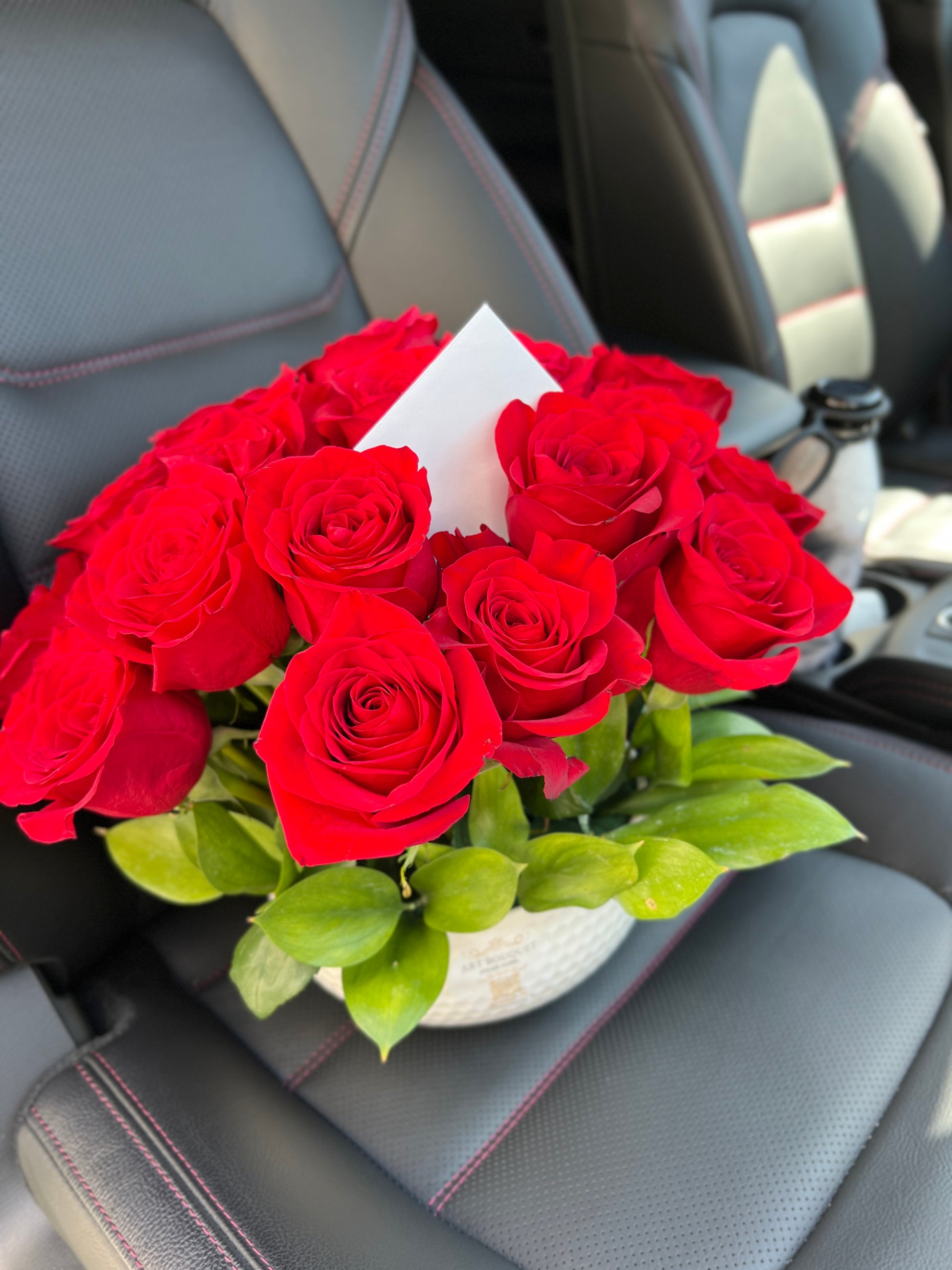 perfect gift cadeau parfait pour anniversaire et fete roses rouges en pot luxury flower bouquet bespoke flowers lovely near me same day delivery
