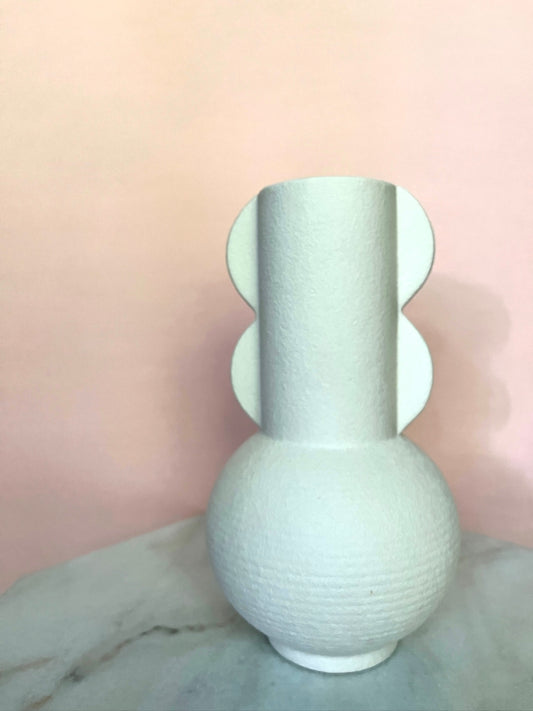 Vase for flowers. Free flower delivery 