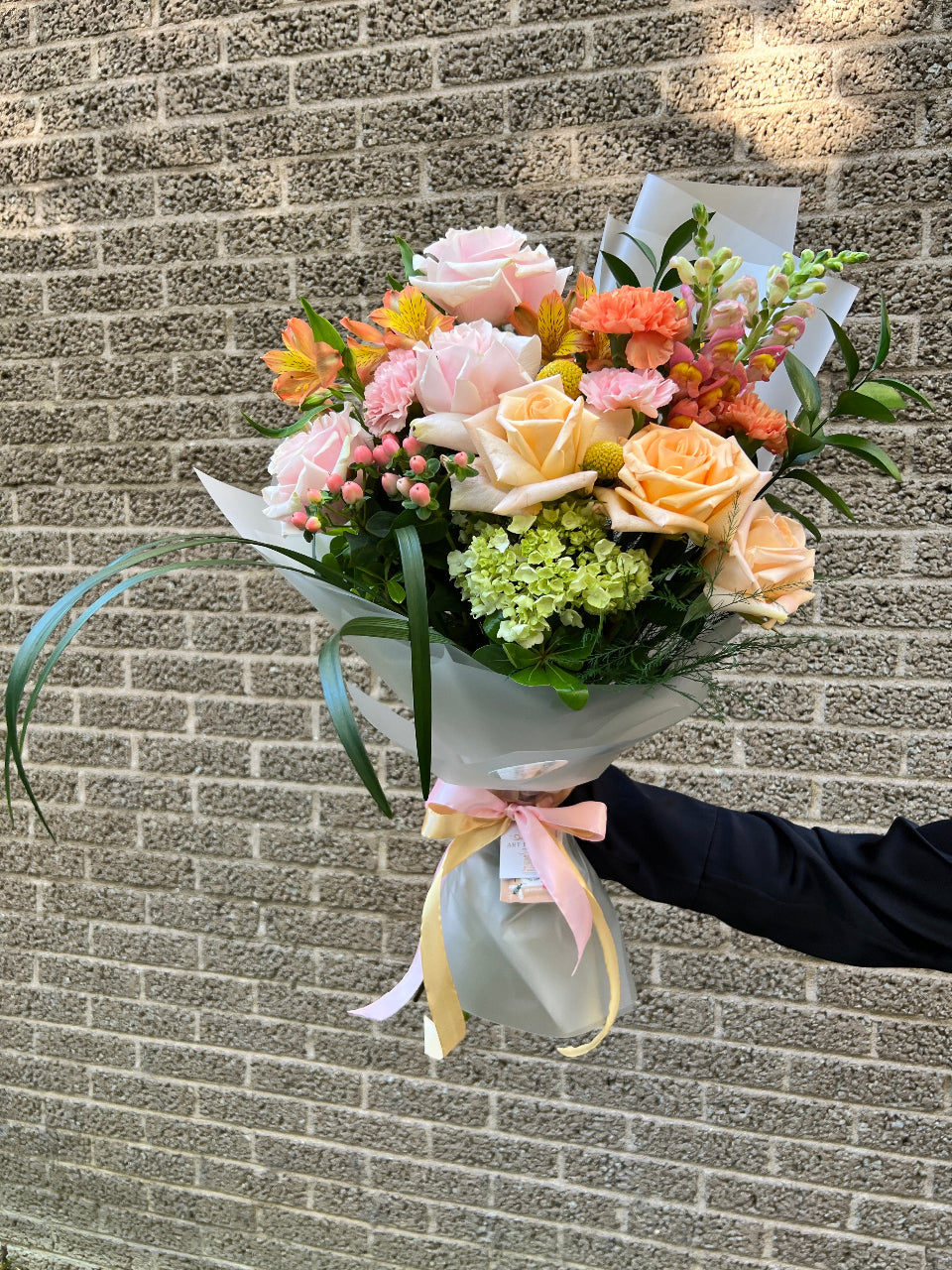 Charming bouquet of peach roses, alstroemeria, and hydrangeas — a fresh, vibrant mix of soft peach and creamy blooms. Ideal for birthdays, anniversaries, or just because. Delivered in Montreal and Verdun by your trusted local florist.