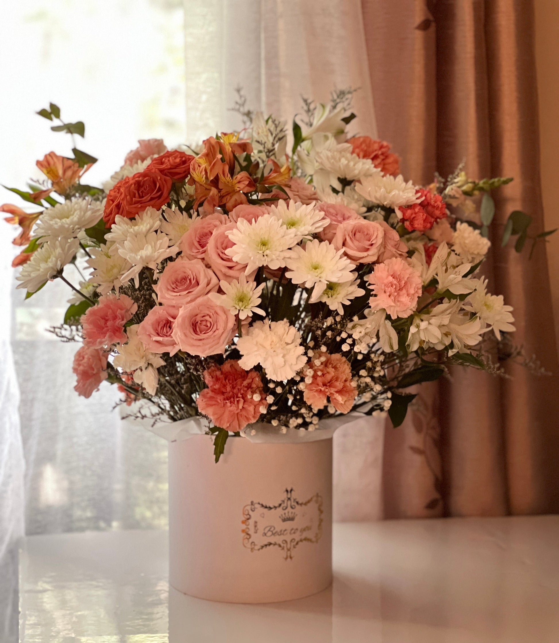 flower bouquet in a box pastel hat box bouquet de fleurs flower delivery montreal
