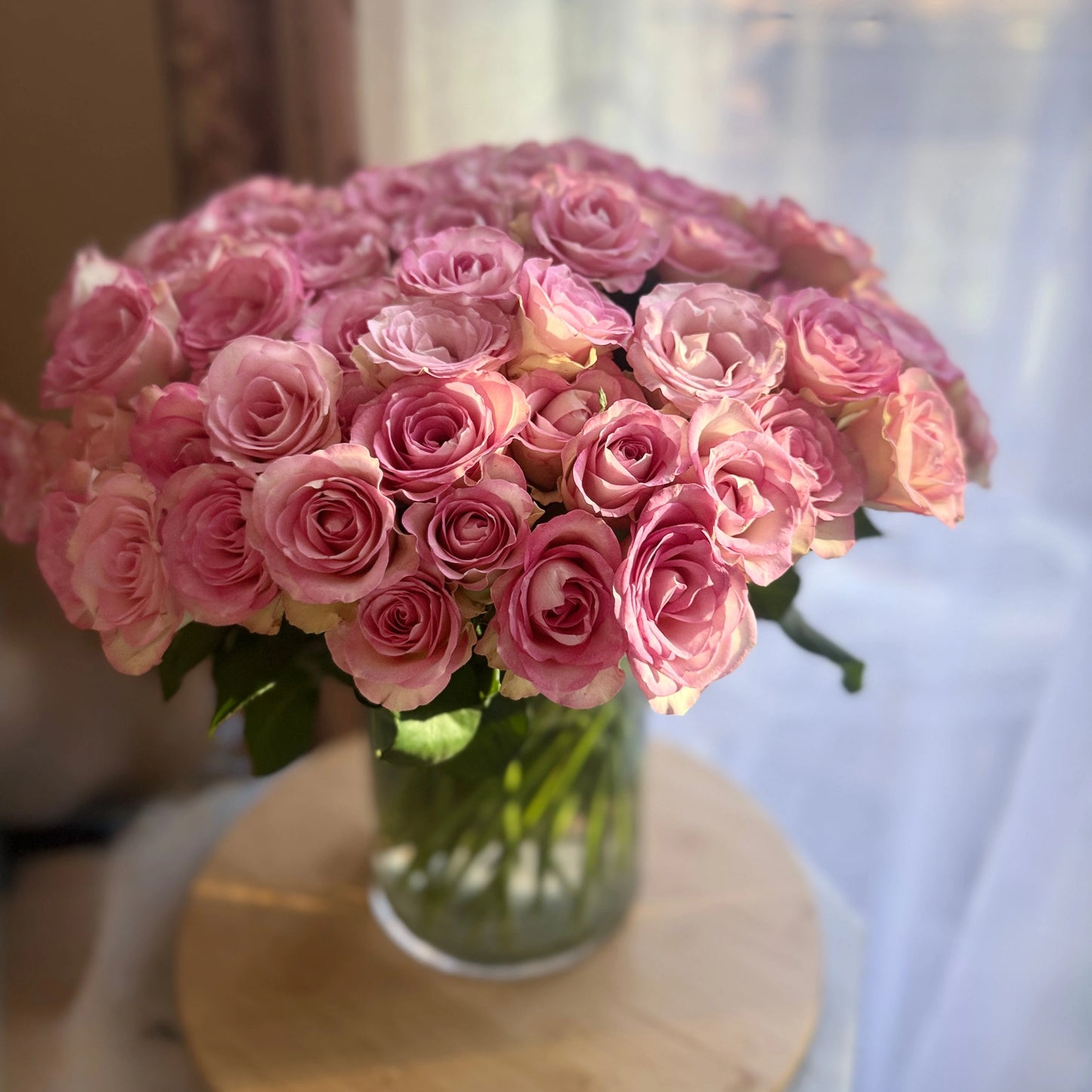 Pink Rose Bouquet in Vase - Gift or home decor with fresh pink roses for flower delivery in Montreal. Perfect from your florist Montreal and fleuriste Verdun.