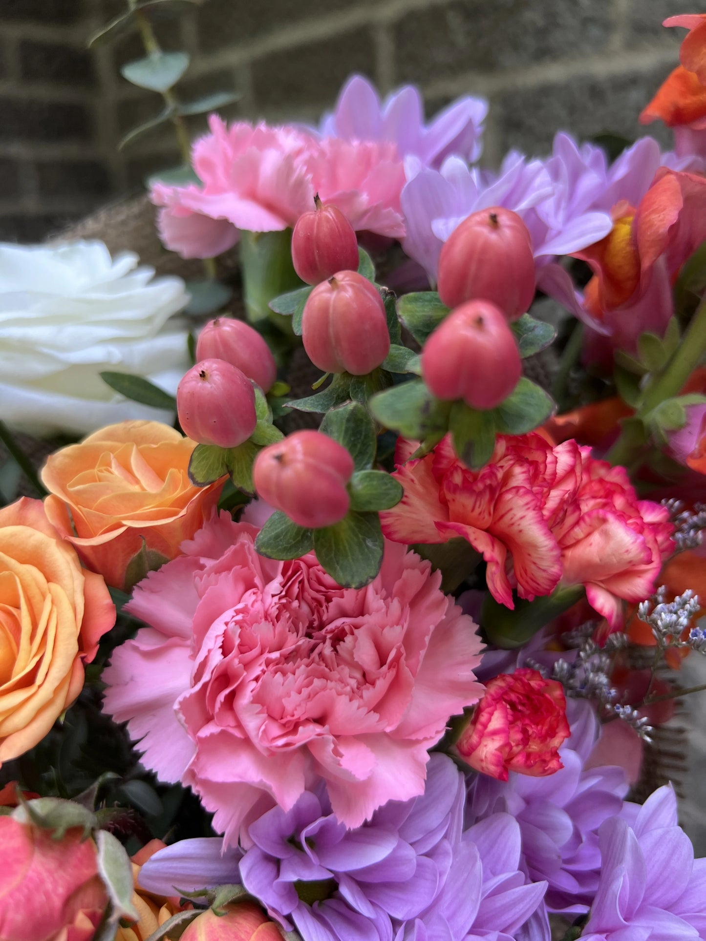 Fresh summer flower bouquet featuring vibrant blooms, delivered in Montreal.