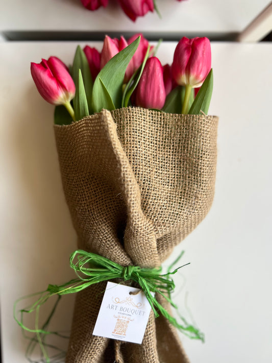 RED TULIPS BOUQUET